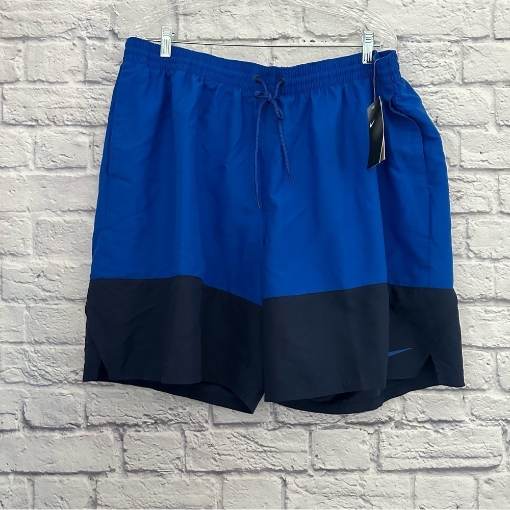Nike meen's Split Colorblocked 9" Swim Trunks - Picture 3 of 8